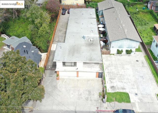 3300 Brookdale Ave, Oakland CA: https://media.crmls.org/mediaz/a29beeda-2278-436e-bb44-2c2d913e5422.jpg