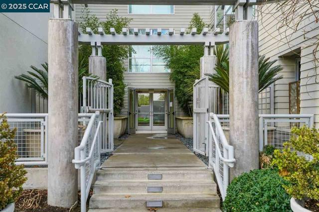1655 N CALIFORNIA, Walnut Creek CA: https://media.crmls.org/mediaz/a29c3339-f3b6-4e32-8b6e-d189aec50657.jpg
