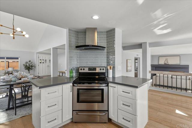 Detail Gallery Image 12 of 38 For 7310 Esfera St, Carlsbad,  CA 92009 - 4 Beds | 3 Baths