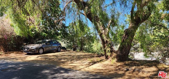 3643 Fredonia Drive, Los Angeles CA: https://media.crmls.org/mediaz/a29d158b-5b01-49f6-9995-8364821f16d8.jpg