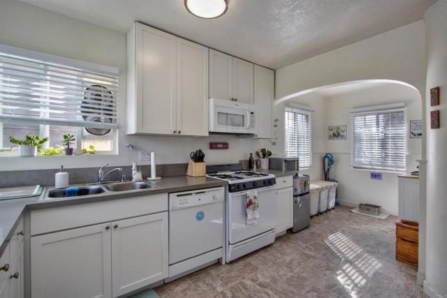 285 Fifth Ave, Chula Vista CA: https://media.crmls.org/mediaz/a29e23ce-ac57-46d4-8344-f145a525c01c.jpg