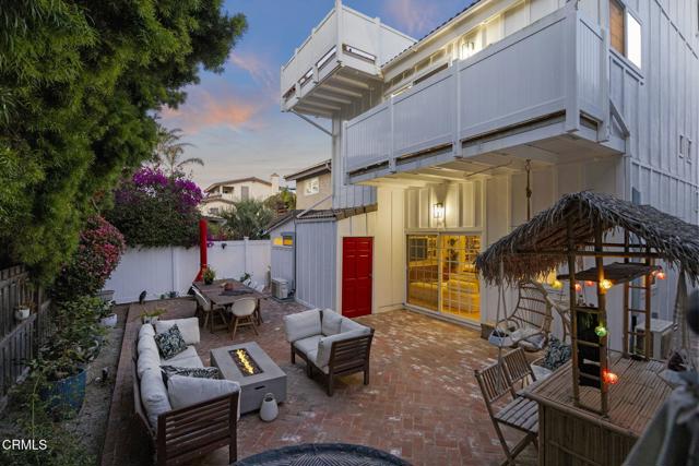 999 Waterbury Lane, Ventura CA: https://media.crmls.org/mediaz/a29eabf5-1754-47f4-9b78-6c07e4597544.jpg
