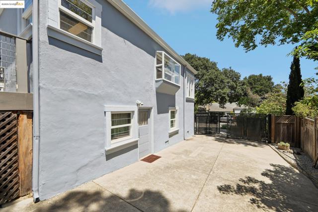 332 El Camino Real, Vallejo CA: https://media.crmls.org/mediaz/a2a01dd4-f1ec-4efa-b81b-2d97b8c31528.jpg