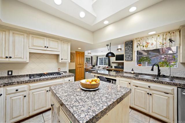 Detail Gallery Image 12 of 73 For 2740 via Dieguenos, Alpine,  CA 91901 - 5 Beds | 3/1 Baths