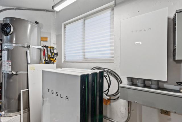 1881 Chantilly Lane, Hayward CA: https://media.crmls.org/mediaz/a2a133cc-e99d-4e30-b7d6-216769734447.jpg