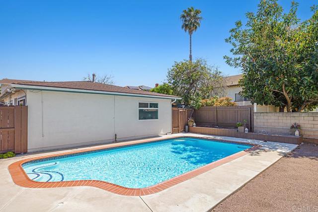 Detail Gallery Image 31 of 43 For 5676 Chateau Dr, San Diego,  CA 92117 - 7 Beds | 3/2 Baths