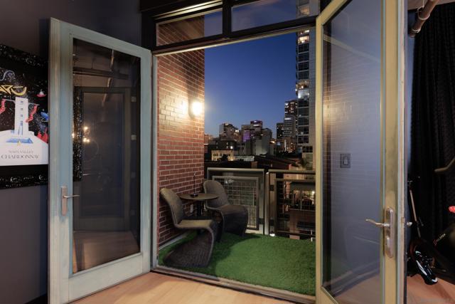 877 Island Ave, San Diego CA: https://media.crmls.org/mediaz/a2a1d878-8956-4944-8277-0abd138c25c6.jpg