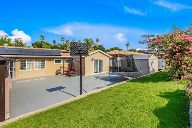5851 Jackson Dr, La Mesa CA: https://media.crmls.org/mediaz/a2a1ede4-a7bb-4ec7-9e7a-7d67938cf0ed.jpg