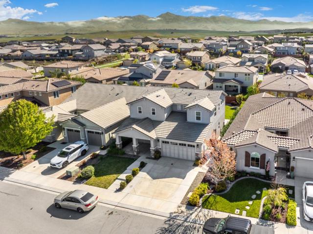 1551 Lily Court, Hollister CA: https://media.crmls.org/mediaz/a2a30510-e342-4a71-bb6b-d44c437bec66.jpg
