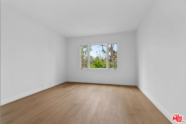 10118 Empyrean Way, Los Angeles CA: https://media.crmls.org/mediaz/a2a30ad5-a196-4c64-b248-60cc1b4fcd4a.jpg