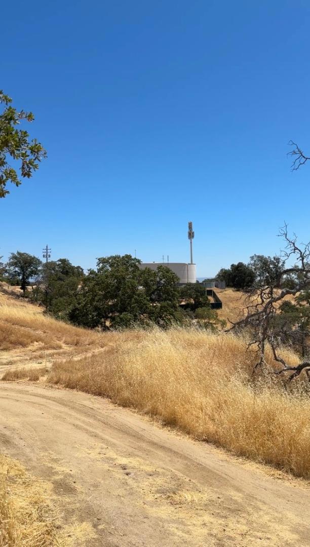 41176 Lilley Mountain Drive, Coarsegold CA: https://media.crmls.org/mediaz/a2a32016-b57c-46b1-a185-5428d90f1c86.jpg