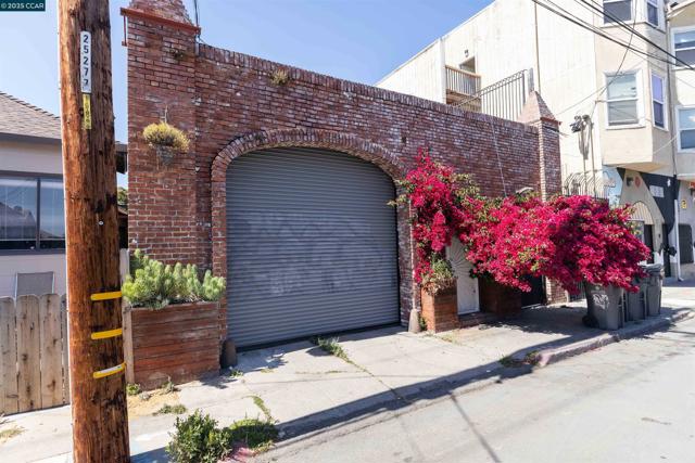 2521 San Pablo Ave, Oakland CA: https://media.crmls.org/mediaz/a2a34b8f-4b93-4e82-b647-dc1c9205ee74.jpg