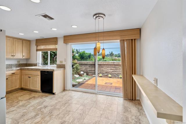 1608 Caminito Asterisco, La Jolla CA: https://media.crmls.org/mediaz/a2a489cb-f963-4af2-8057-28eff828b740.jpg
