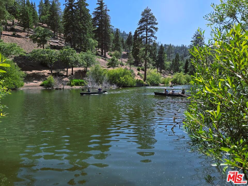 https://media.crmls.org/mediaz/a2a4ae40-6cbd-4a60-9a1f-86f26b45e5c1.jpg?preset=X-Large