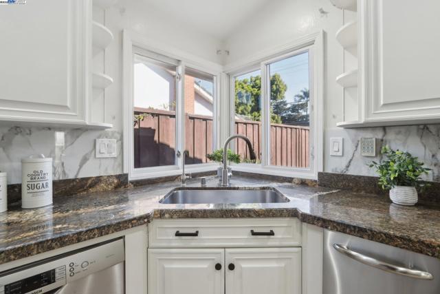 Image 21 of 53 For 5238 Brophy Dr
