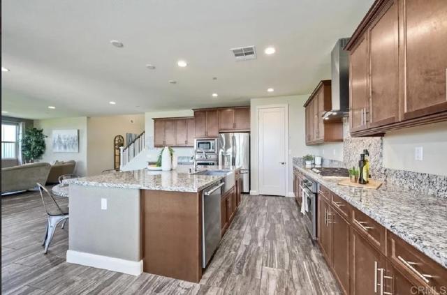 Detail Gallery Image 4 of 29 For 218 Newport Pier Way, Oceanside,  CA 92054 - 4 Beds | 4 Baths