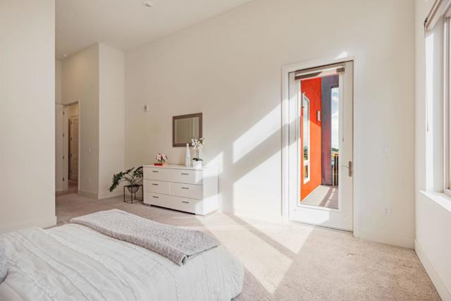 1028 Foster Square Lane, Foster City CA: https://media.crmls.org/mediaz/a2a59ff2-50d5-4304-910a-7a975fe9c87d.jpg
