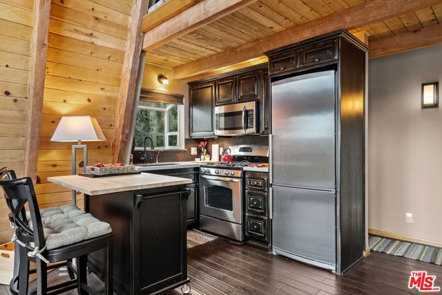 2222 Gimmewald Place, Pine Mountain Club CA: https://media.crmls.org/mediaz/a2a5edff-f16f-4bef-b868-c17813351195.jpg
