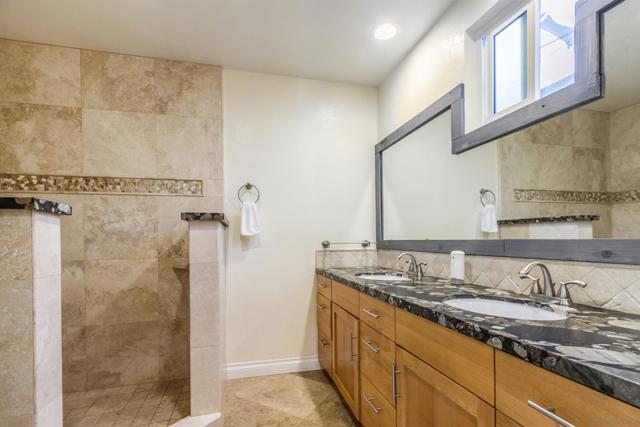 728 Jamaica Ct, San Diego CA: https://media.crmls.org/mediaz/a2a5f501-103d-48f2-a533-dbe47ecba754.jpg