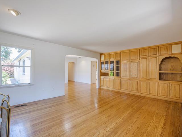 739 Quartz Street, Redwood City CA: https://media.crmls.org/mediaz/a2a6be55-3384-479f-bd70-d08029ef9178.jpg