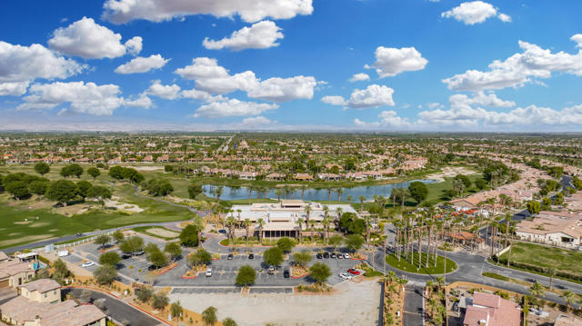 80450 Platinum Way, La Quinta CA: https://media.crmls.org/mediaz/a2a6cf7c-80c7-47af-b35a-68c135a90aa7.jpg