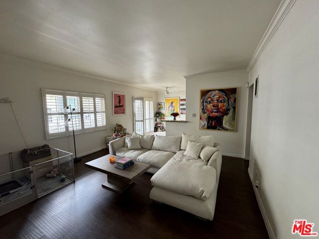 563 E Hazel Street, Inglewood CA: https://media.crmls.org/mediaz/a2a74acf-9572-4290-aeeb-c24151d50b9d.jpg