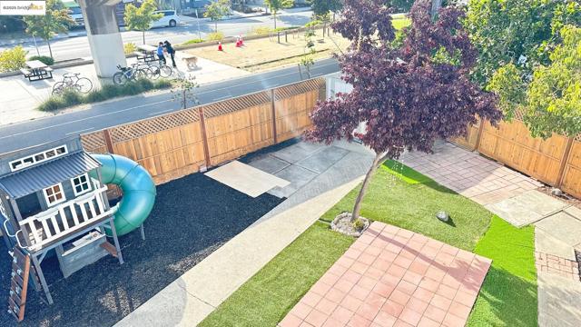 840 Key Route Blvd, Albany CA: https://media.crmls.org/mediaz/a2a74f01-6799-4404-b5ff-d58420748ffd.jpg
