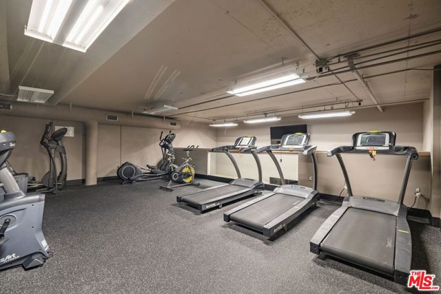 10982 Roebling Avenue, Los Angeles CA: https://media.crmls.org/mediaz/a2a753ec-73ba-4635-b44d-5f4f7b2b7898.jpg