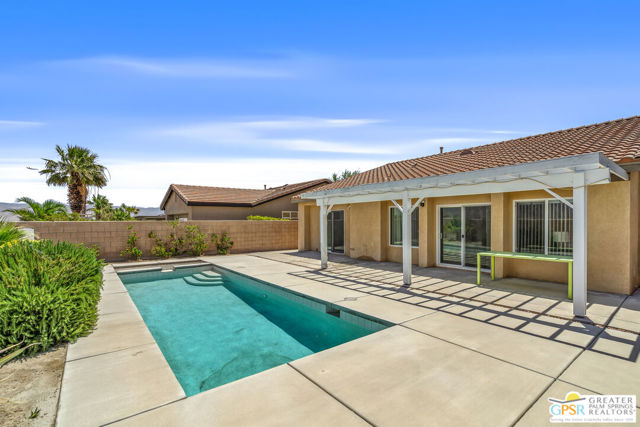 1238 Vista Sol, Palm Springs CA: https://media.crmls.org/mediaz/a2a76556-c84d-450f-8a6a-f1bffcca602e.jpg