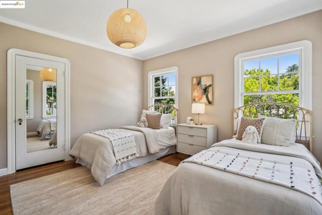 6051 MARGARIDO Dr, Oakland CA: https://media.crmls.org/mediaz/a2a81c0c-64aa-4ecc-ac3f-f8c681af02db.jpg
