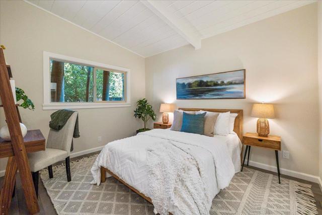 907 Christopher Way, Menlo Park CA: https://media.crmls.org/mediaz/a2a87acd-c99b-49ba-81bc-04c17539e5a3.jpg