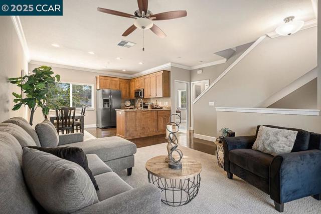 200 Valletta Ln, Pleasanton CA: https://media.crmls.org/mediaz/a2a8d2b1-d134-49fc-9ee8-4bde71712d42.jpg