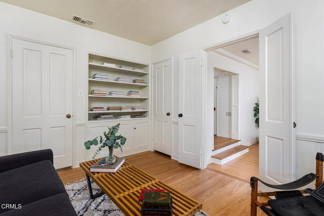 3255 Castera Avenue, Glendale CA: https://media.crmls.org/mediaz/a2a8f78e-1961-4ee5-9b9e-fae22020110c.jpg