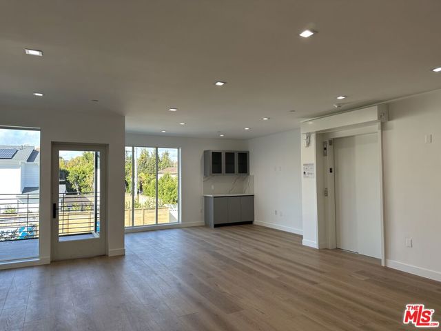 9842 Vidor Drive, Los Angeles CA: https://media.crmls.org/mediaz/a2a93d04-ace6-4e42-9802-8341add808bb.jpg
