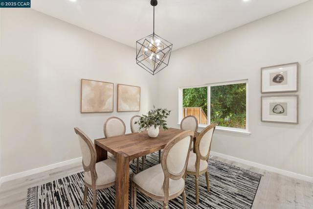 332 Kinross Dr, Walnut Creek CA: https://media.crmls.org/mediaz/a2a983a6-3fdf-43b0-a345-42d40280b7bf.jpg