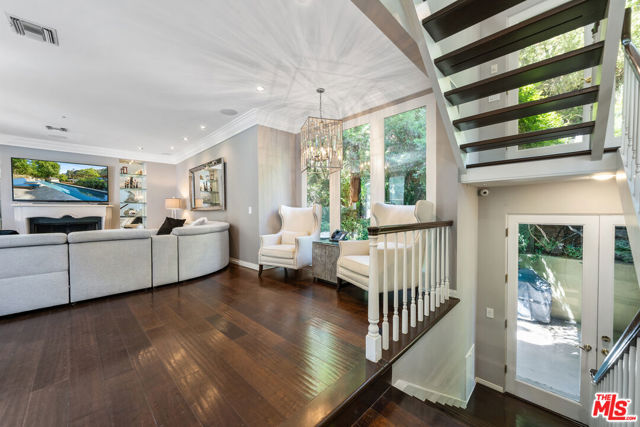 10023 Westwanda Drive, Beverly Hills CA: https://media.crmls.org/mediaz/a2a9a09c-0c65-4eff-b8c8-78dc92daa14f.jpg