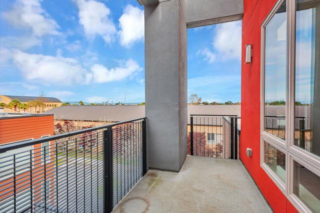 1028 Foster Square Lane, Foster City CA: https://media.crmls.org/mediaz/a2a9ca96-ce39-4fb1-9456-b76df009e7c0.jpg