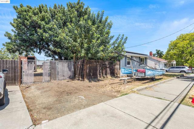 832 W 11Th St, Antioch CA: https://media.crmls.org/mediaz/a2a9ee98-3cfe-46a0-bc05-f3a7dd89bfa6.jpg