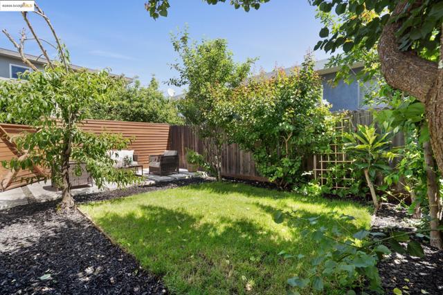3360 Arizona St, Oakland CA: https://media.crmls.org/mediaz/a2aa656d-376c-46c5-bb47-6ca1876a3b7f.jpg