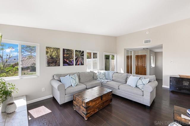 701 Fino Glen, Escondido CA: https://media.crmls.org/mediaz/a2aaf422-8050-4209-9617-59c0053d476a.jpg