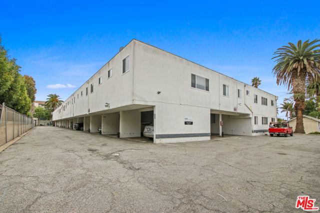 115 N Oak Street, Inglewood CA: https://media.crmls.org/mediaz/a2ab2103-84d8-429f-96c4-47e8ceeb90e7.jpg