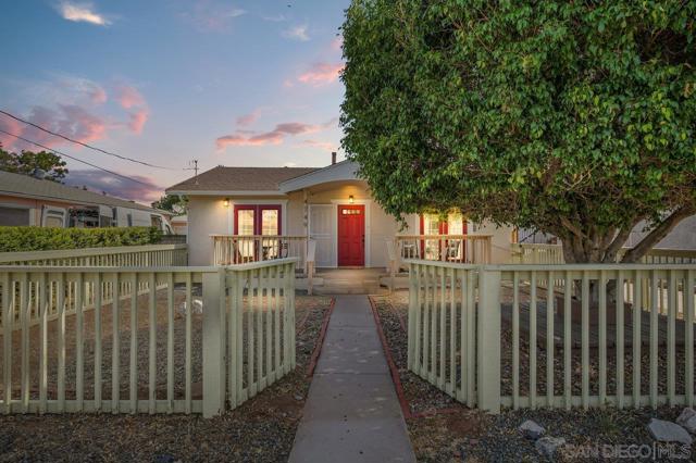 4749 Choctaw Dr, San Diego CA: https://media.crmls.org/mediaz/a2abbf8b-3bf7-46ac-bb2b-6e0ad60c373b.jpg