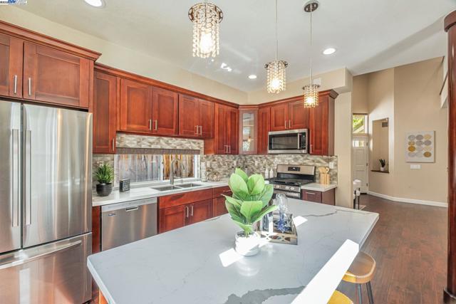 5406 Ontario Cmn, Fremont CA: https://media.crmls.org/mediaz/a2abd89e-4c41-4dcc-a488-f5a5a16cb030.jpg
