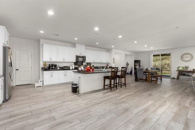 34885 Heartland Lane, Murrieta CA: https://media.crmls.org/mediaz/a2acc89e-9507-48b5-8335-c9ca7b511559.jpg