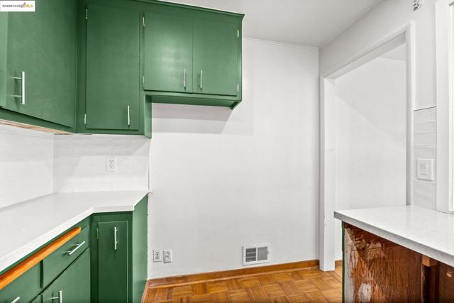 1730 Highland Pl, Berkeley CA: https://media.crmls.org/mediaz/a2acfaed-af3f-4e5c-a216-5b9b7229267e.jpg