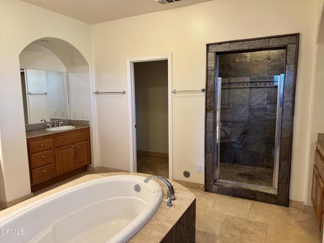 Detail Gallery Image 8 of 11 For 3205 Dove Canyon Dr, Oxnard,  CA 93036 - 5 Beds | 3/1 Baths