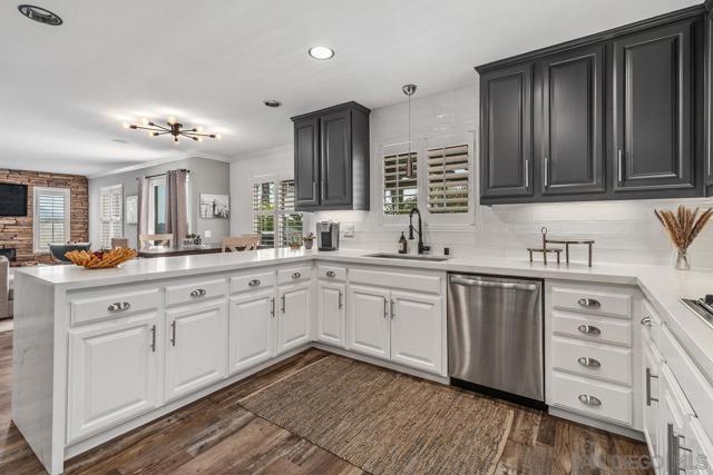 1712 Horizon Heights Cir, El Cajon CA: https://media.crmls.org/mediaz/a2adae2e-4a96-4c1d-b81d-a3f26f4d09b5.jpg