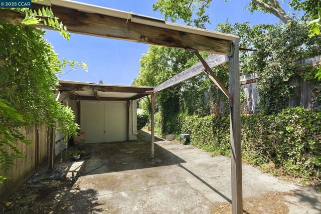 305 Overhill Rd, Orinda CA: https://media.crmls.org/mediaz/a2ae29c8-a6c3-4dcc-b1ba-043eb484ff5f.jpg