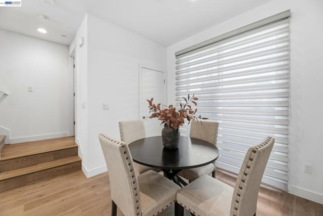 931 Edy Ln, Oakland CA: https://media.crmls.org/mediaz/a2ae4bff-30e5-497f-9075-59f0a6a7b6ff.jpg