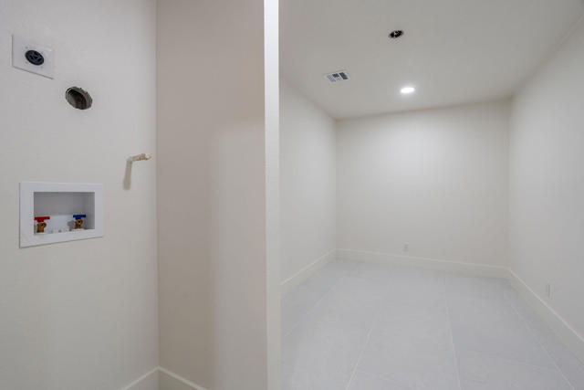 1125 E Sunny Dunes Road, Palm Springs CA: https://media.crmls.org/mediaz/a2ae53bc-74f5-46ab-80b2-185ba00a6c45.jpg